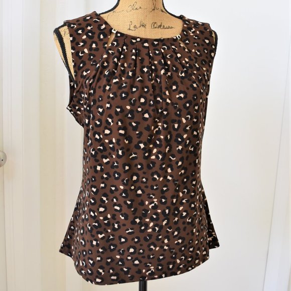 NEW! Tommy Hilfiger Animal Print Pleated Top. - Picture 4 of 8